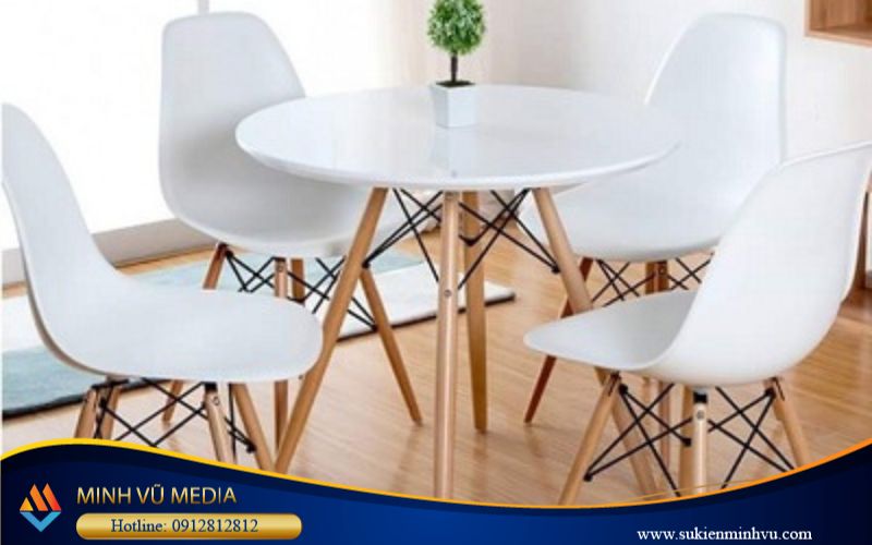 Mẫu bàn ghế Eames tại đơn vị Sự Kiện Minh Vũ