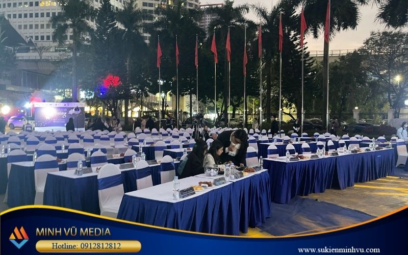 Sự Kiện Minh Vũ cung cấp bàn ghế sự kiện ngoài trời