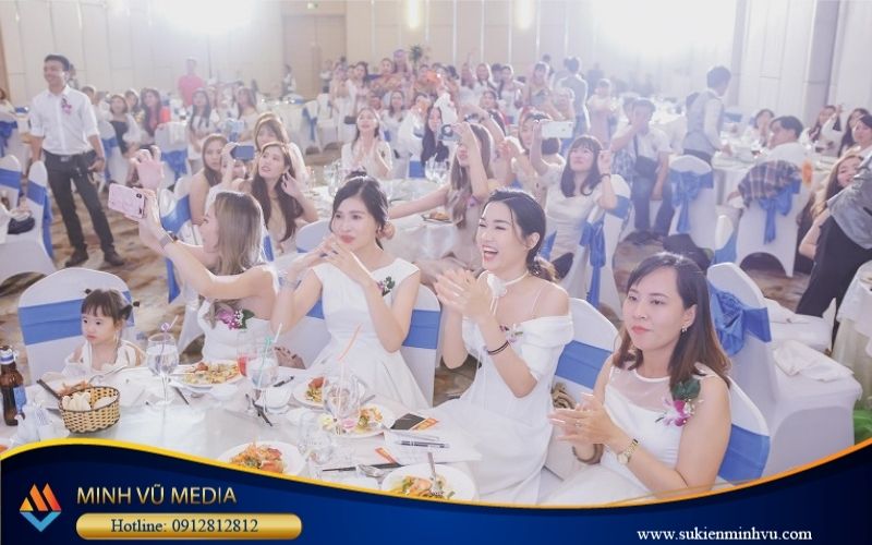 Bàn ghế tại sự kiện công ty Sự Kiện Minh Vũ cung cấp