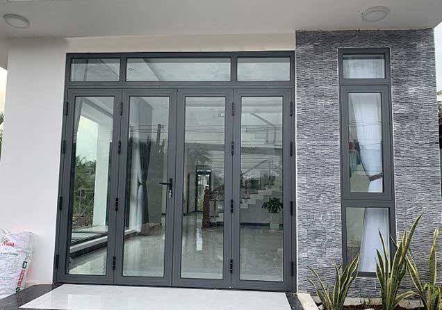Đặc điểm vật liệu của cửa nhôm kính thường
