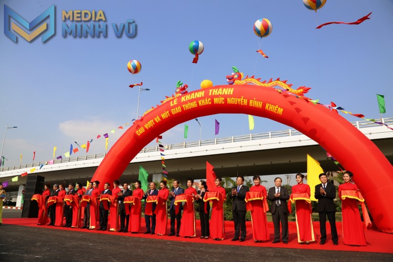 Tiến Hành Lễ Khánh Thành