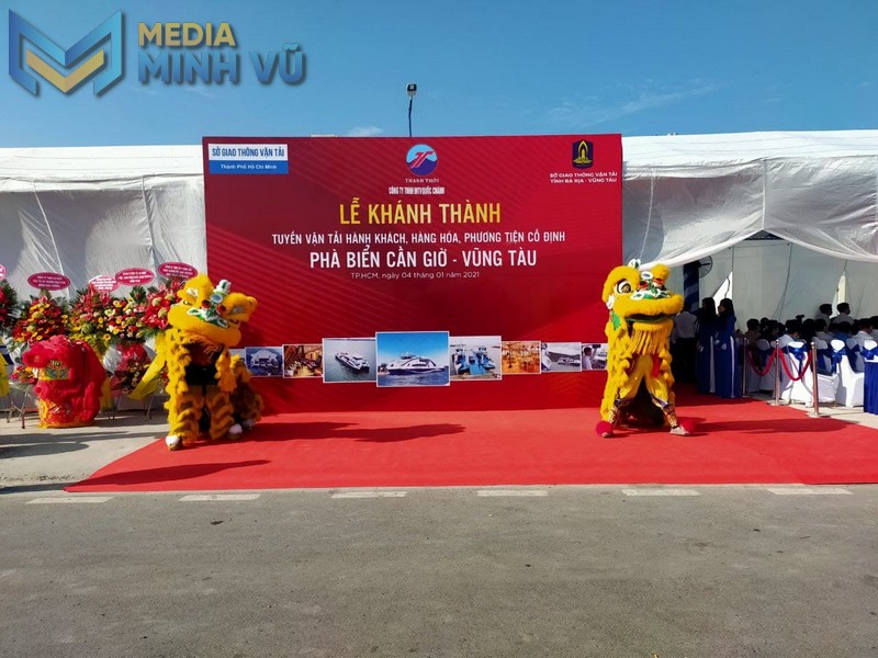 Quy trình thuê backdrop ngoài trời.