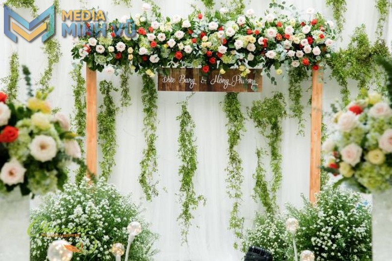 Gợi Ý Backdrop Hoa Trang Trí Sự Kiện Ấn Tượng 2024 - Minh Vũ Media