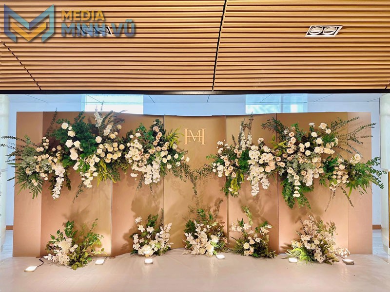 Gợi Ý Backdrop Hoa Trang Trí Sự Kiện Ấn Tượng 2024 - Minh Vũ Media