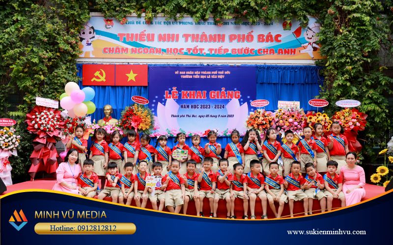 Tầm quan trọng của backdrop khai giảng
