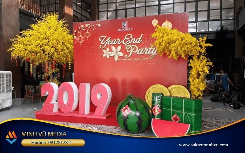 Backdrop year end party kết hợp Fomex 3D đẹp mắt