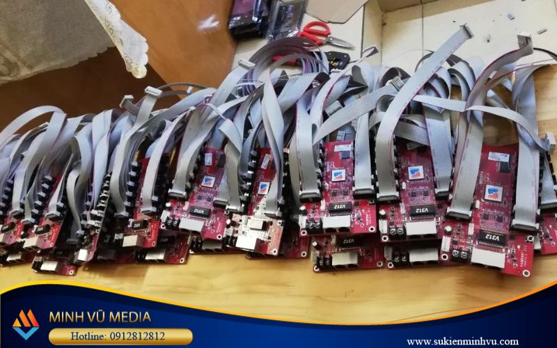 Đấu dây nguồn vào cục đổi nguồn card