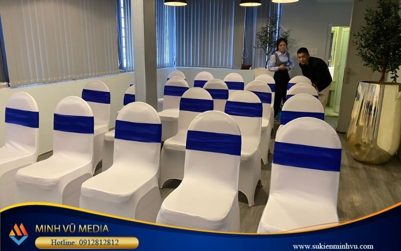 Đa dạng mẫu bàn ghế tại sự kiện minh vũ