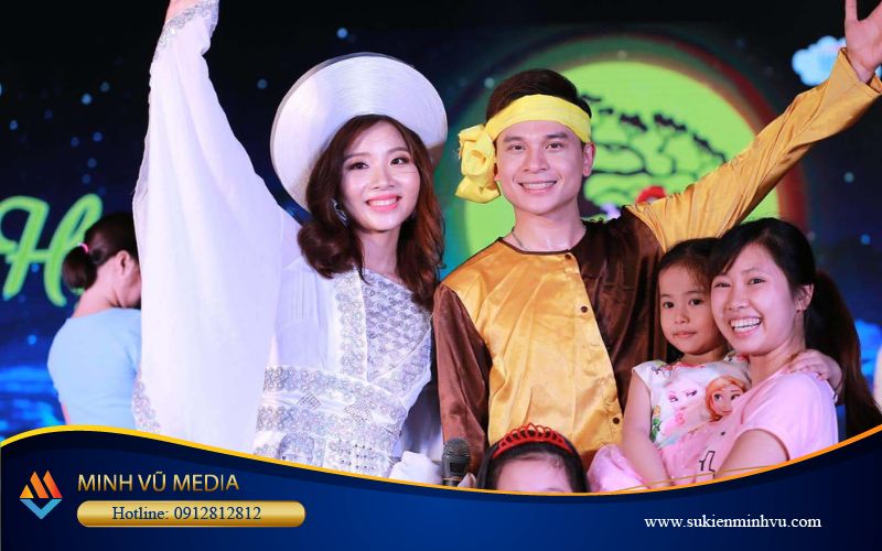 Cho thuê chú cuội, chị hằng vui vẻ