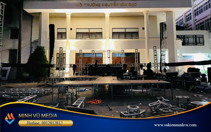 Sự Kiện Minh Vũ lắp ráp sân khấu an toàn, nhiệt huyết