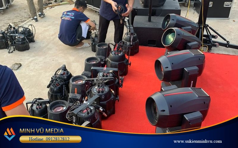 Hình ảnh thực tế đèn chiếu sự kiện cao cấp